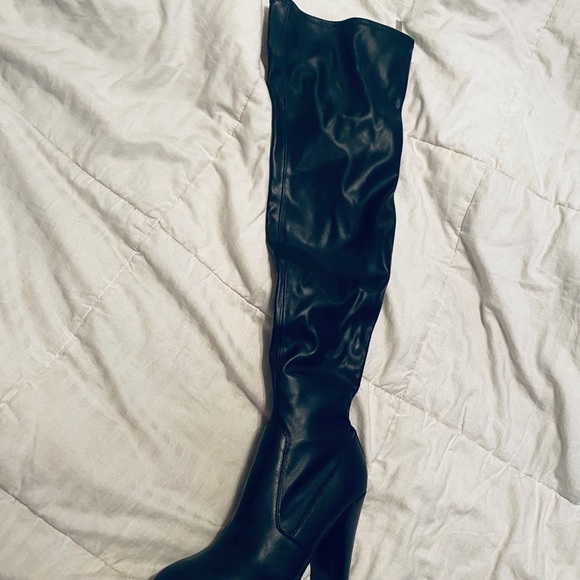 Black Leather Aldo Heel Boots - Picture 2 of 10